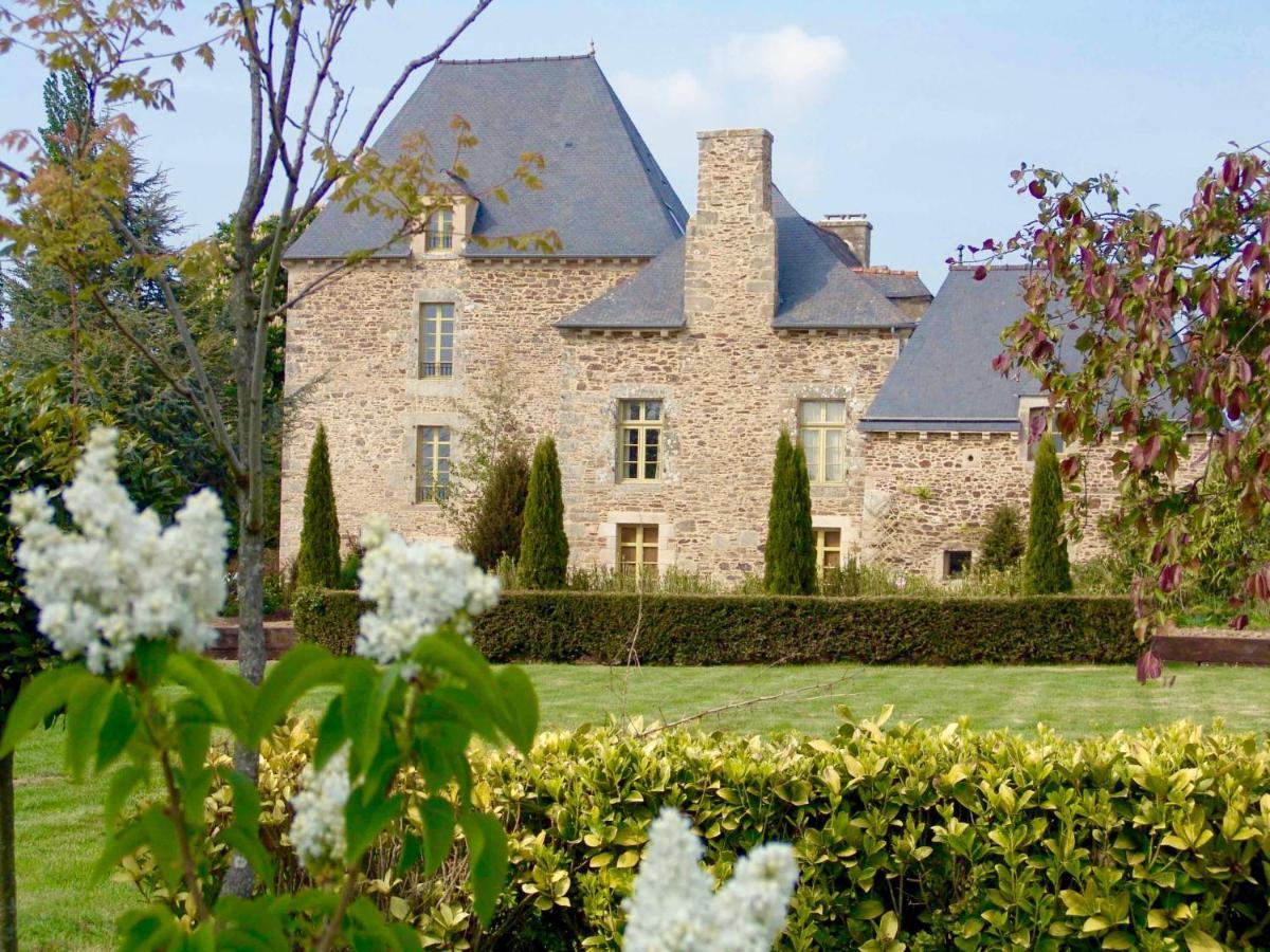 Gite Le Logis - Manoir Le Plessix Madeuc Corseul 外观 照片